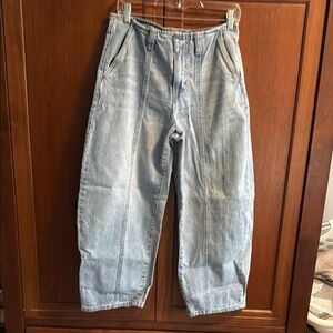 Universal Thread Light Wash Relaxed Women's Jeans